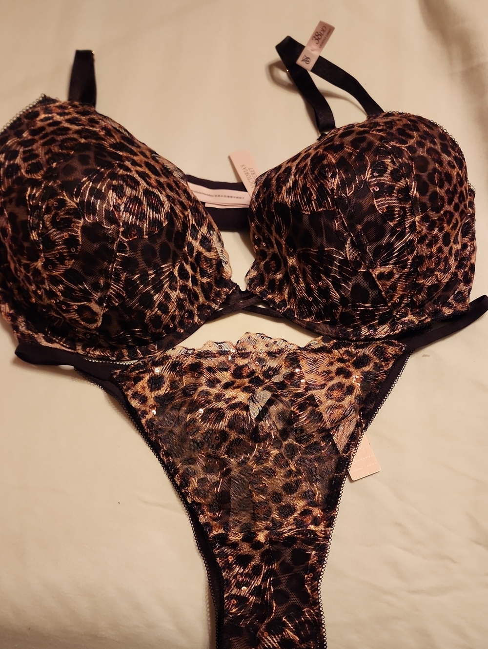 New Victoria's Secret Leopard Push-Up Bra & Thong Set - 38DD & L Panty